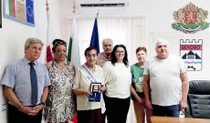 Закъсняло признание за кмет, който си плащал кметуването цели 26 години